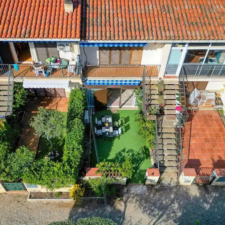 Dora * L' Escala